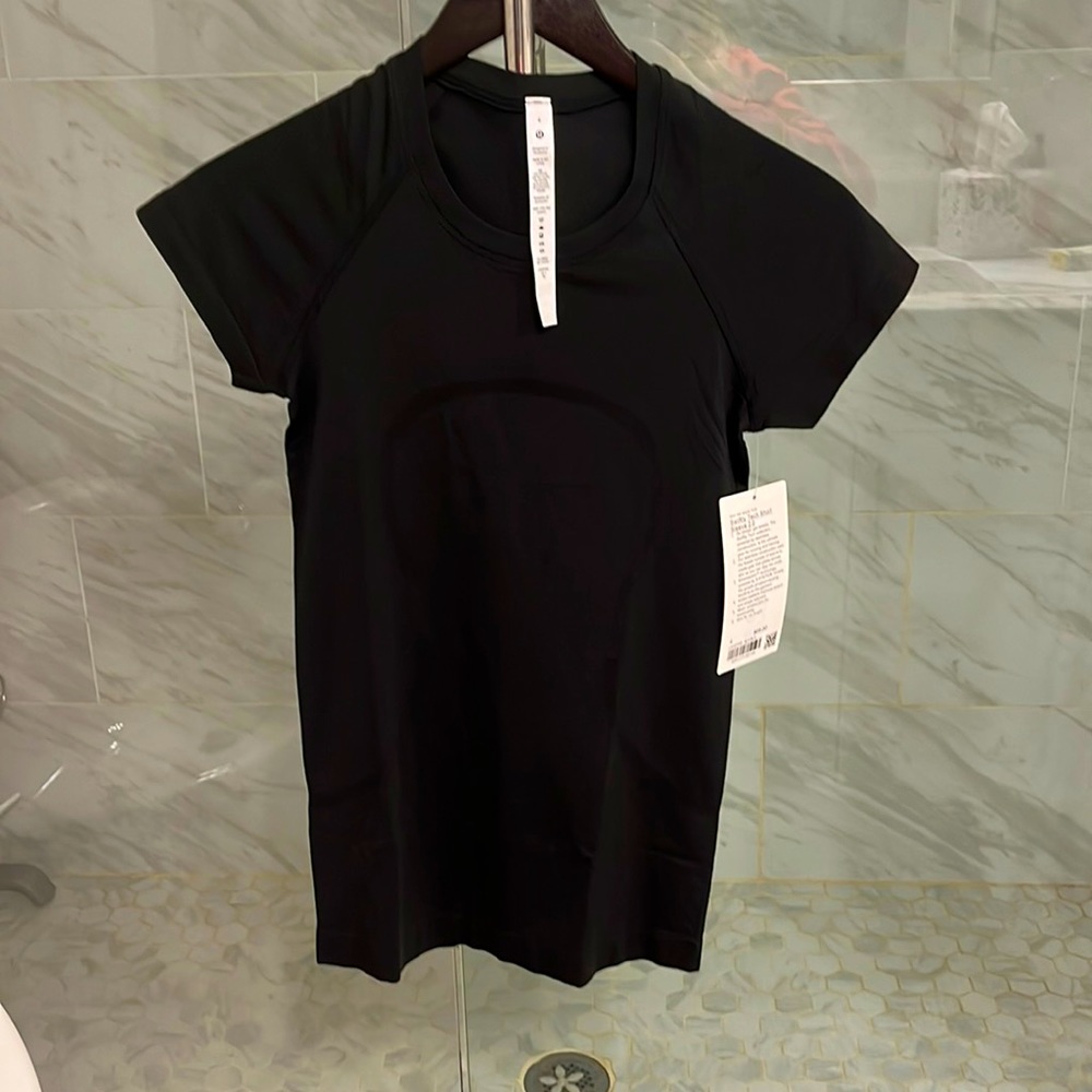 Lululemon Black short sleeve swiftly tech size 4!